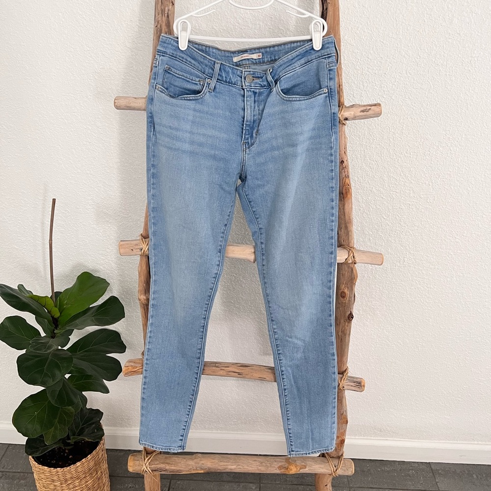 Levi’s 711 Skinny Jeans